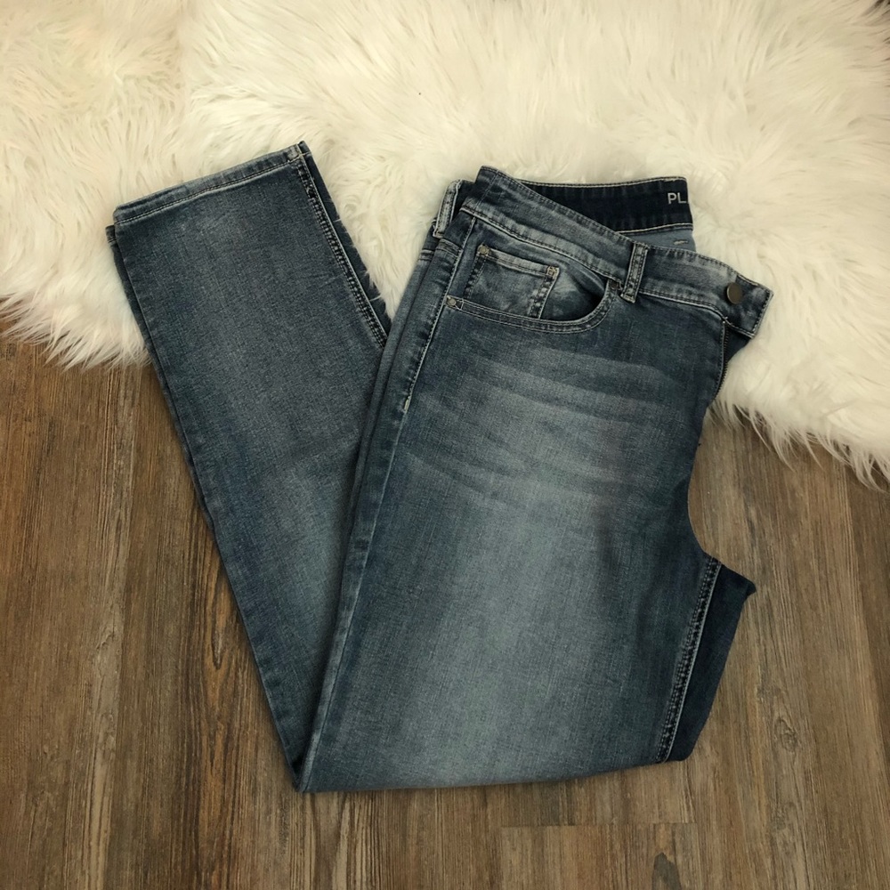 🆕 Chico’s Platinum Light Washed Jeans Sz 1.5